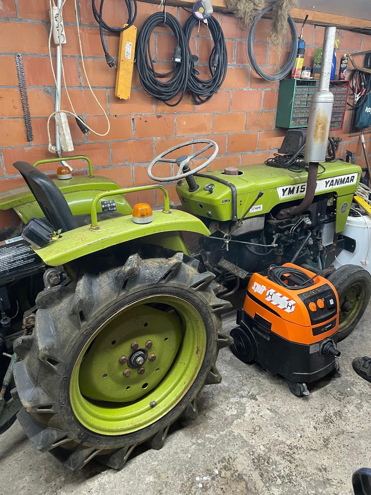 Tractor + frees, Zakelijke goederen, Ophalen, Gebruikt