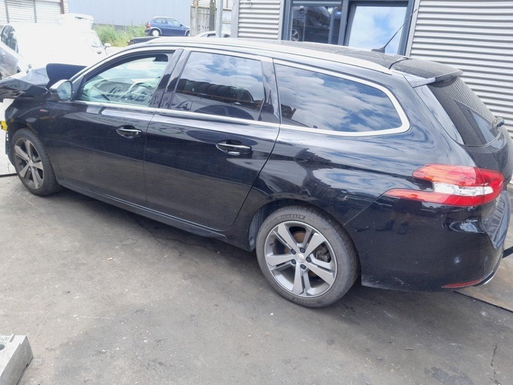 SIERLIJST Peugeot 308 SW (L4 / L9 / LC / LJ / LR), Kontakt-peugeot@peugeot.com, Gebruikt, Peugeot Deutschland GmbH, Bahnhofsplatz
65423  Rüsselsheim, DE