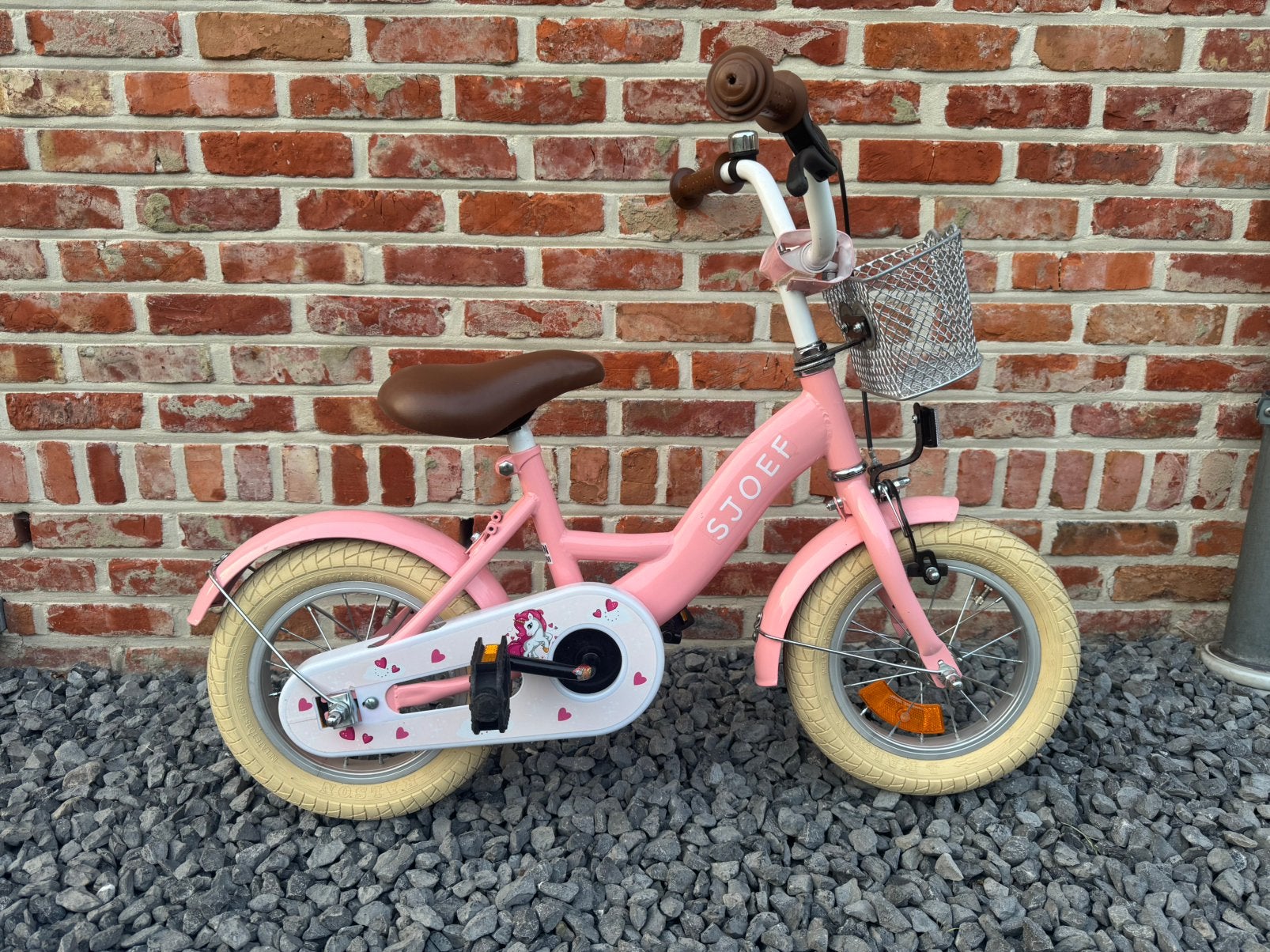 Roze kinderfiets SJOEF met zijwieltjes en mandje, Ophalen, Zo goed als nieuw, Zijwieltjes