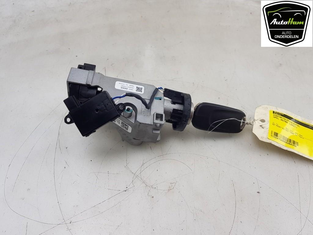 CONTACTSLOT + SLEUTEL Opel Astra K (01-2015/12-2022), Auto-onderdelen, Dhr. J. Ham, Gebruikt, Administratie@autoham.nl, Opel