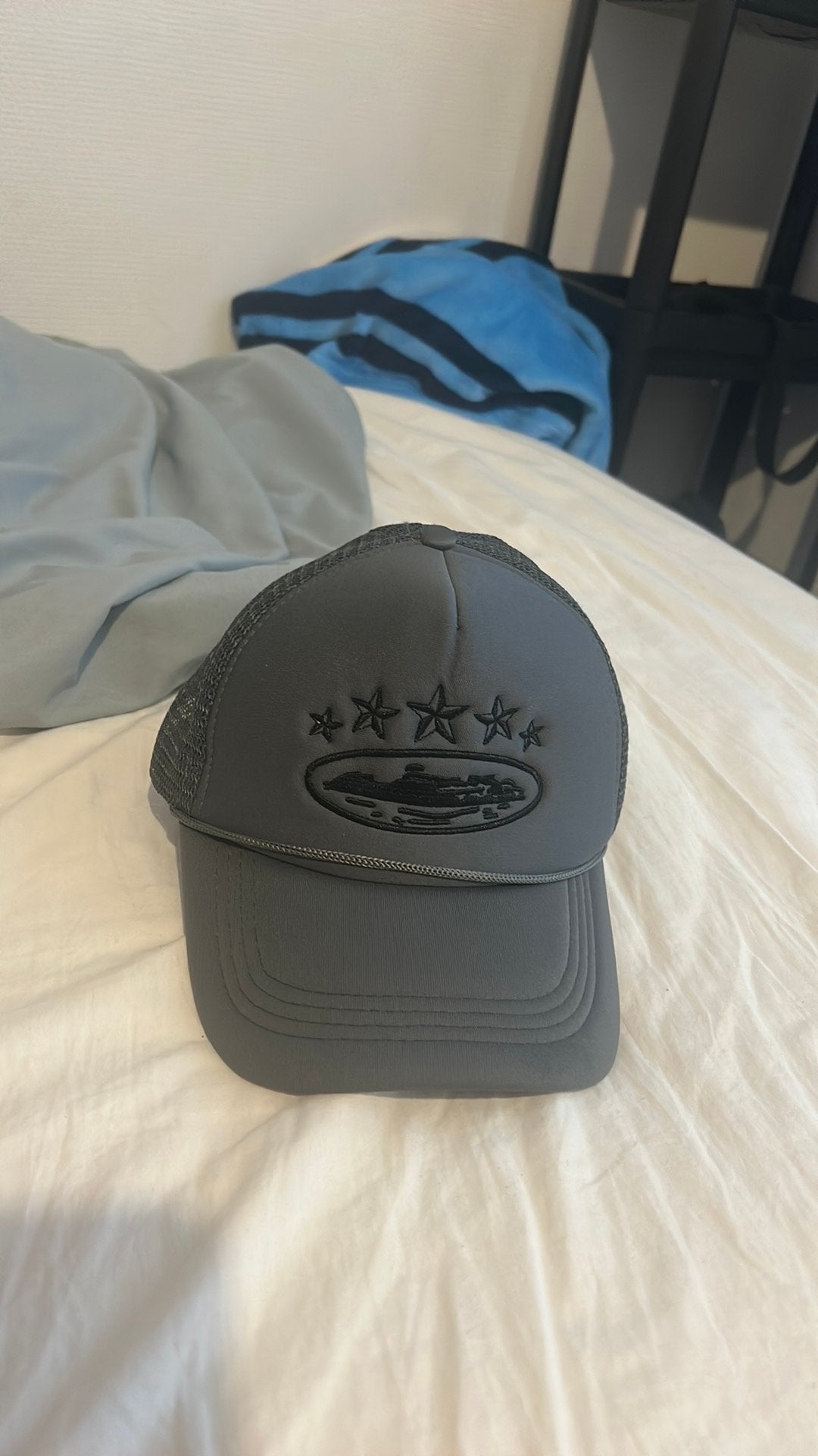 Stijlvolle grijze trucker cap met sterren en logo, Vêtements | Hommes, Chapeaux & Casquettes, Enlèvement ou Envoi, Neuf, Casquette