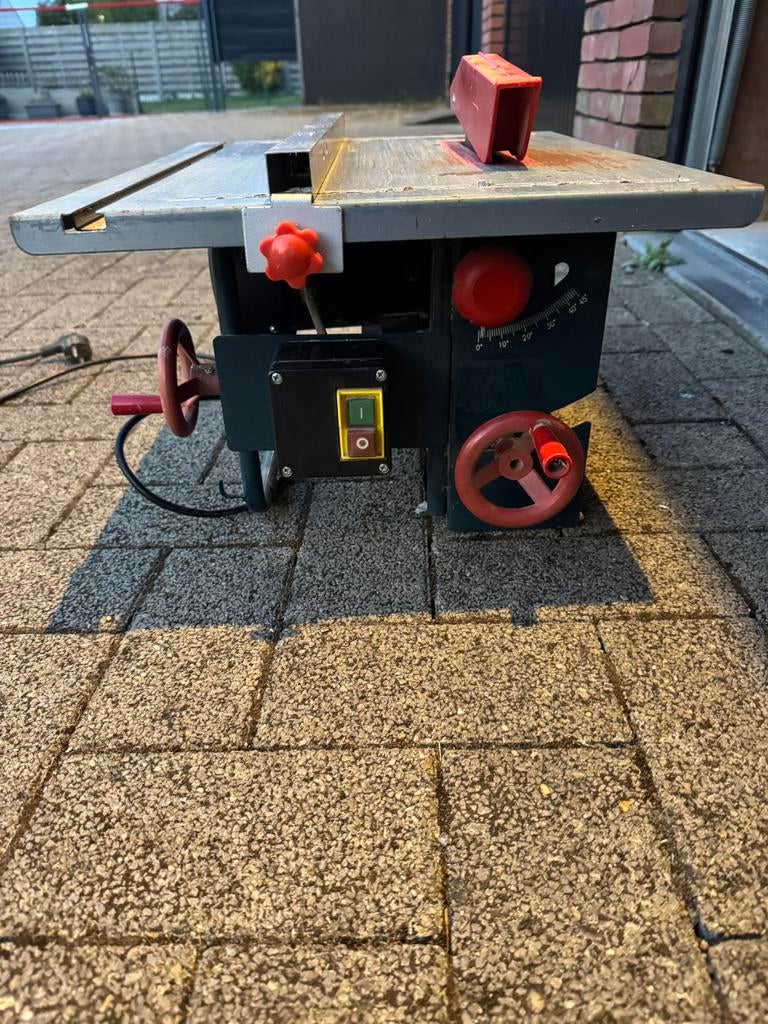 Scie circulaire de table, 600 à 1200 watts, 30 à 70 mm, Enlèvement, Utilisé