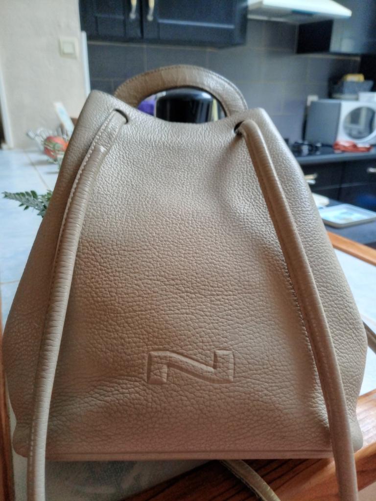 Handtas Nathan beige, Handtassen en Accessoires, Tassen | Rugtassen, Ophalen of Verzenden