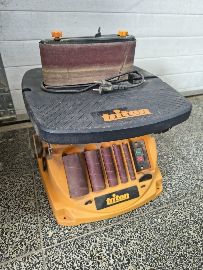 Triton TSPST450 oscillerende bandschuurmachine, Doe-het-zelf en Bouw, Ophalen, Gebruikt, Minder dan 600 watt, Bandschuurmachine
