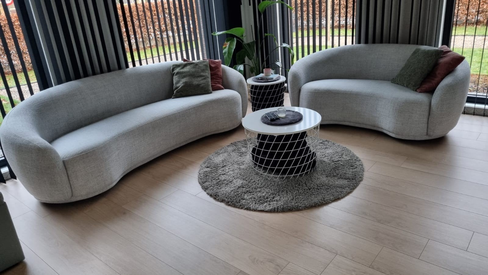 Set design zetels in eclips vorm
3 zit + 2 zit ( lengte 225c, Ophalen, Zo goed als nieuw, Stof, Modern