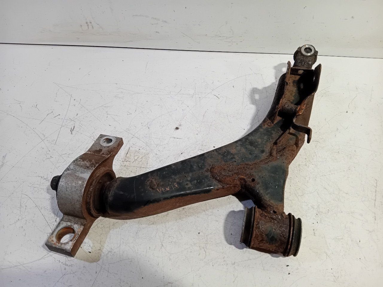 Draagarm links voor Lexus GS, Onderdelen@venauto.nl, Van der Ven Autorecycling B.V., Ettenseweg 76, 4706 PB Roosendaal, The Netherlands