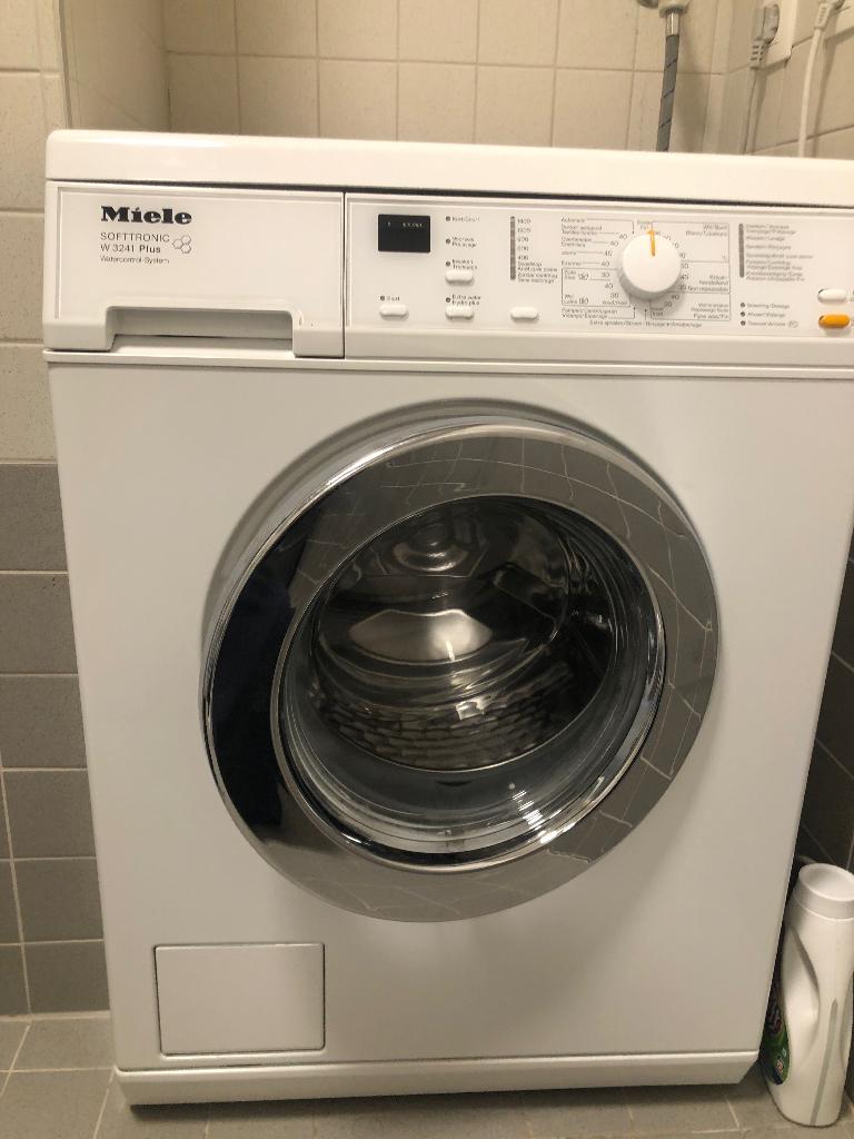 Miele wasmachine, Elektronische apparatuur, Wasmachines, Ophalen, Zo goed als nieuw, Voorlader, Energieklasse A of zuiniger