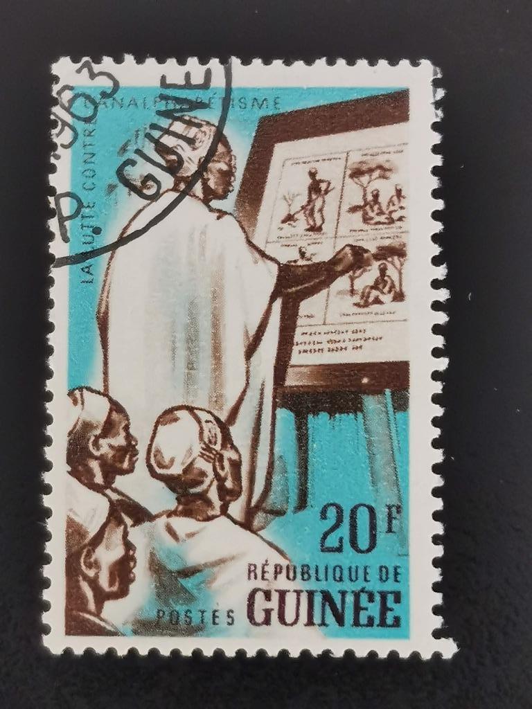 Guinée 1962 - strijd tegen analfabetisme - onderwijs, Postzegels en Munten, Postzegels | Afrika, Ophalen of Verzenden, Guinee