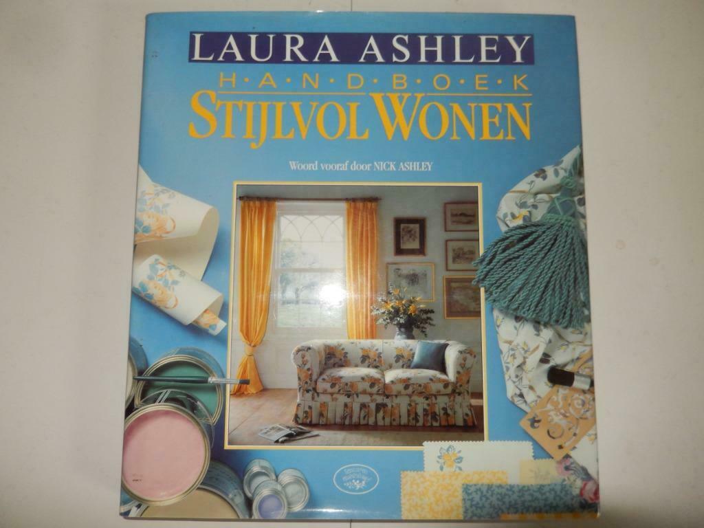 LAURA ASHLEY: Handboek Stijlvol Wonen (1993), LAURA ASHLEY, Ophalen of Verzenden, Zo goed als nieuw, Interieur en Design