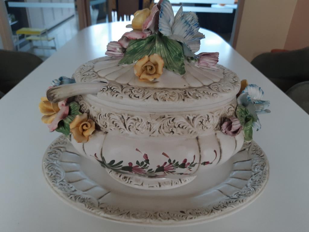 Decoratieve Soepterrine met soeplepel, Ophalen