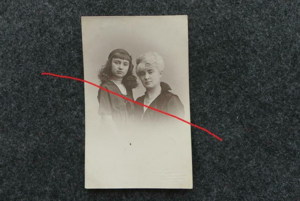 Postkaart 1917 moeder en dochter studiofoto Alouvois Brussel, Ophalen of Verzenden, Voor 1920, Ongelopen, Overige thema's