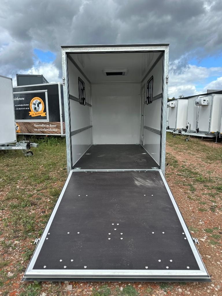 Gesloten aanhangwagen met laadklep / mini camper NIEUW STOCK, Ophalen, Nieuw
