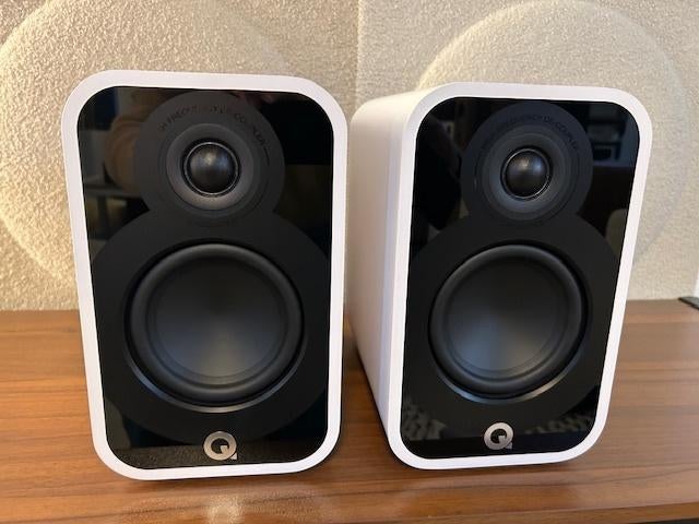 Q-Acoustics 5010 satijn wit  (plankmodel) Bookshelfmaand, Audio, Tv en Foto, Luidsprekerboxen, Nieuw, 60 tot 120 watt, Overige merken