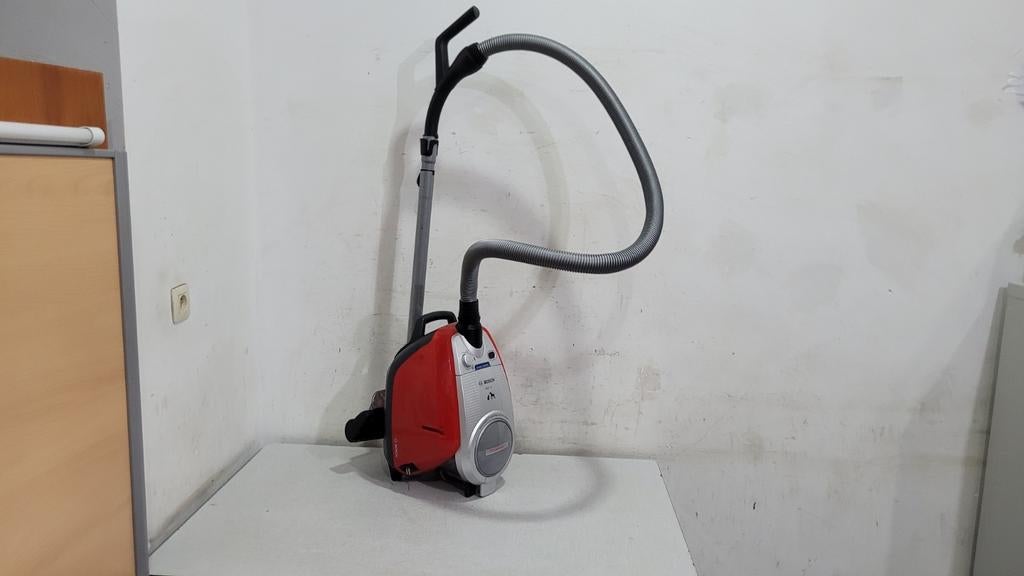Bosch aspirateur sans sac pro animal

Bosch BGS5335. Puissan, Electroménager, Aspirateurs, Enlèvement ou Envoi, Comme neuf, Réservoir