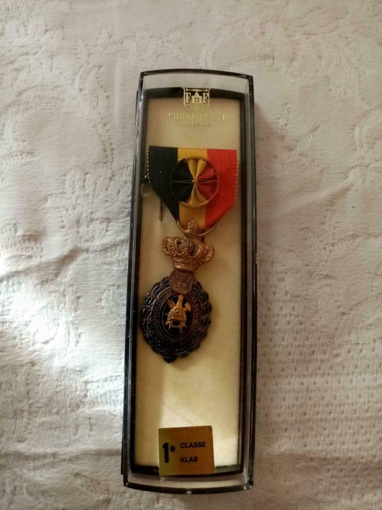 Medaille de merite du travail d'état en laiton émaillé 30/40, Collections, Enlèvement ou Envoi, Utilisé