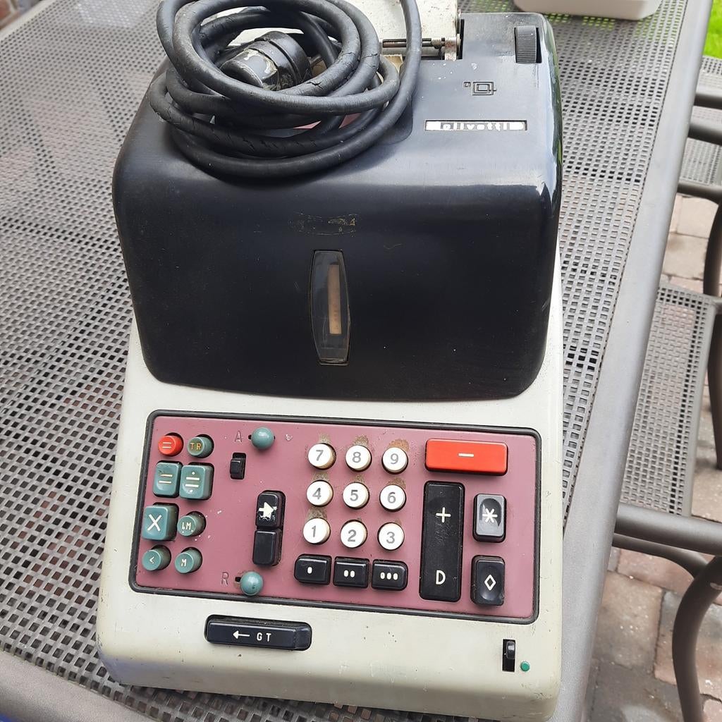 OLIVETTI DIVISUMMA GT24 DESIGNICOON elect.rekenmachine, Verzamelen, Ophalen, Computers en Rekenmachines