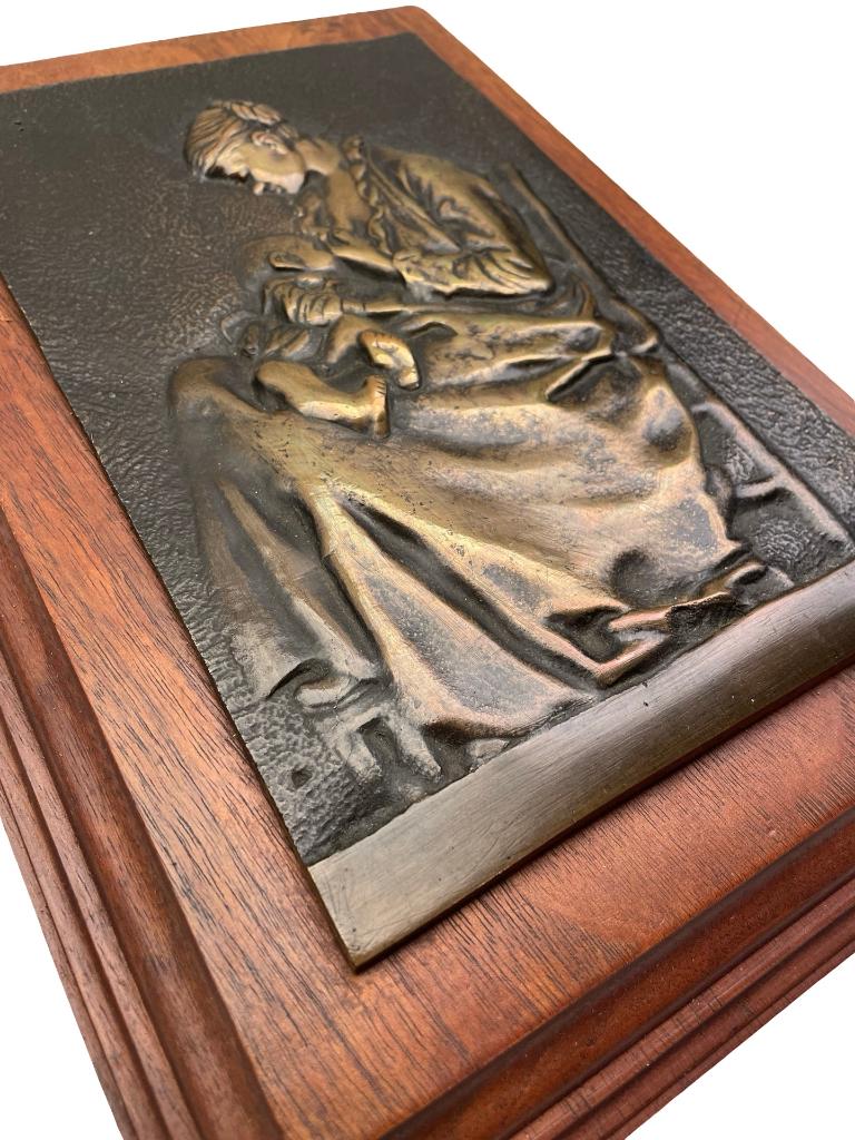 Plaque murale en bronze attribuée à Alexandre Charpentier, Enlèvement ou Envoi, Bronze