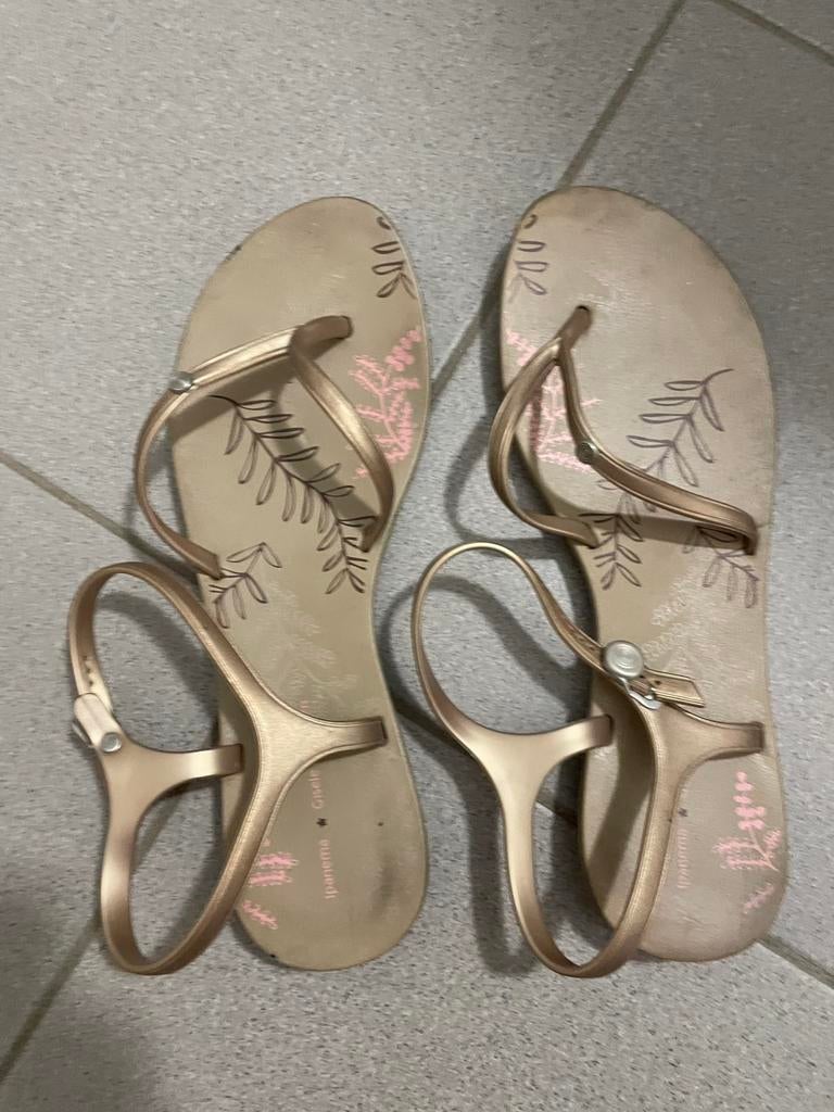 Ipanema slippers, Ophalen, Gedragen, Slippers