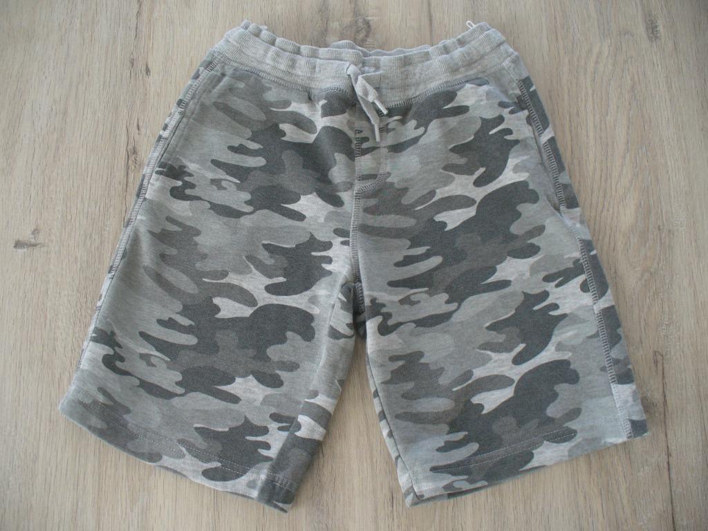 Short legermotief maat 134, Ophalen of Verzenden, Zo goed als nieuw, Jongen, Broek