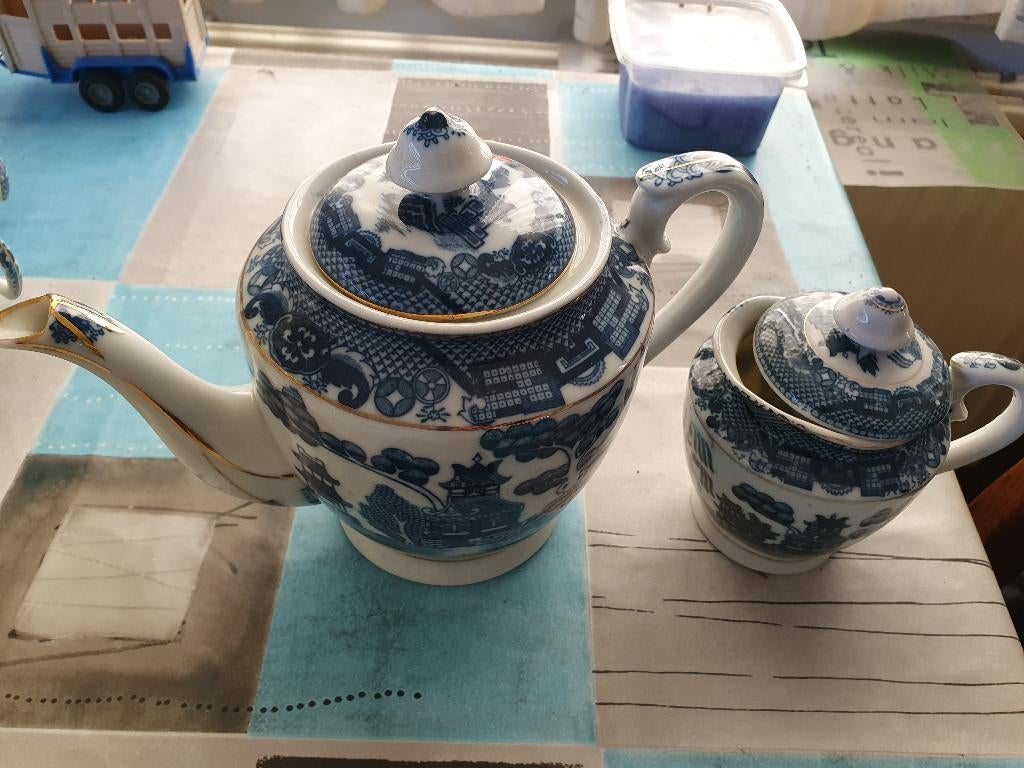 Oud porselein koffie servies, Enlèvement