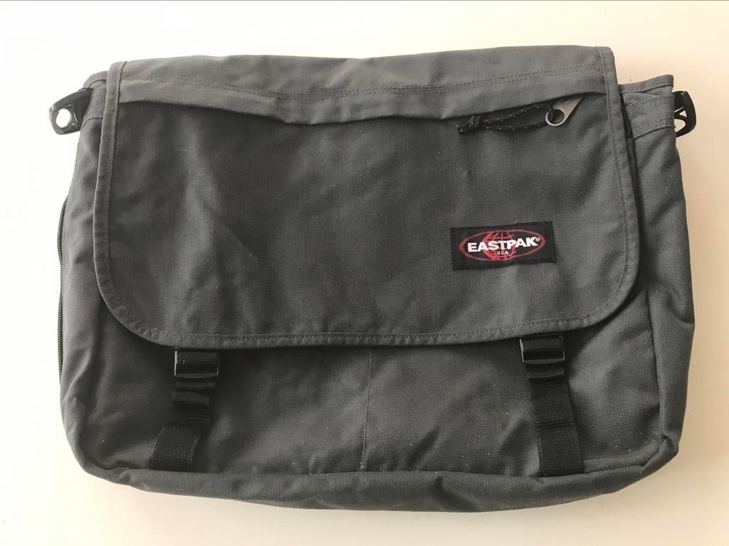 Eastpak schoudertas laptoptas tas 38 x 28 cm donker grijs, Handtassen en Accessoires, Tassen | Schooltassen, Ophalen of Verzenden