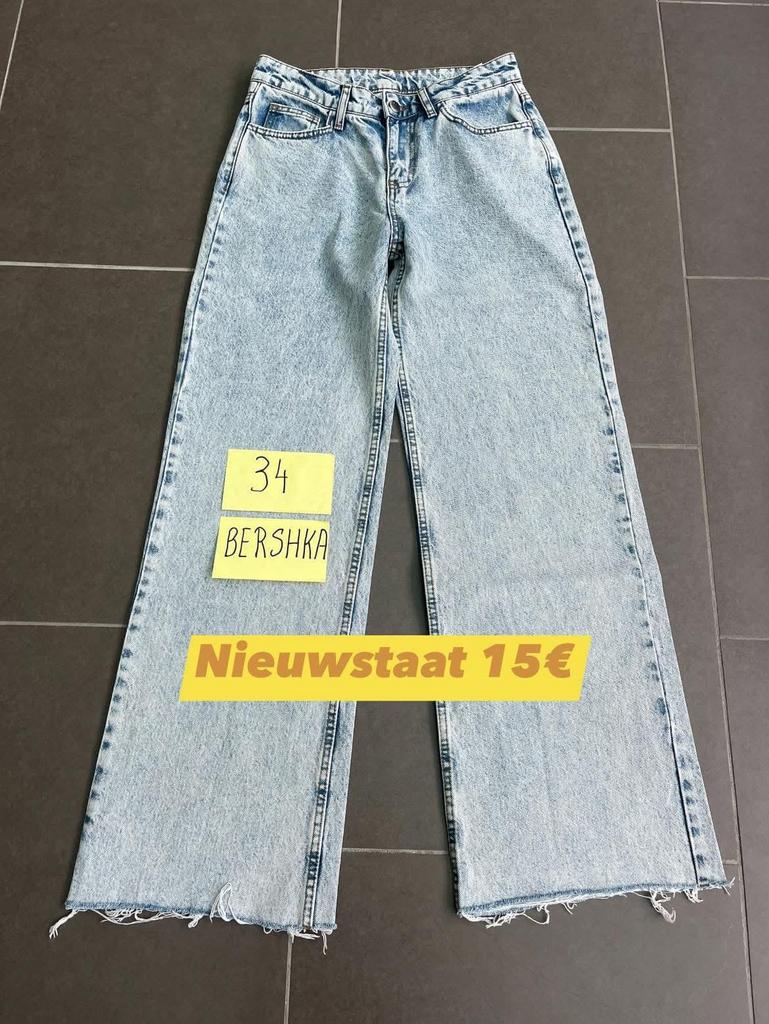Jeans Bershka taille 34 en parfait état, Enlèvement ou Envoi, Bleu, Comme neuf, W27 (confection 34) ou plus petit
