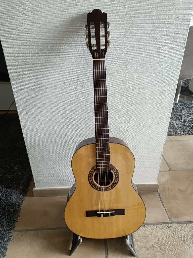 Nieuwe staat Kinder gitaar + hoes

Kinder / beginnersgitaar, Muziek en Instrumenten, Versterkers | Bas en Gitaar, Gitaar, Ophalen