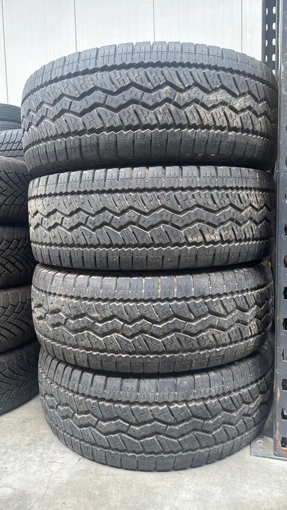 2557016 255/70/16 255/70R16 marque d'hiver FALKEN, Enlèvement