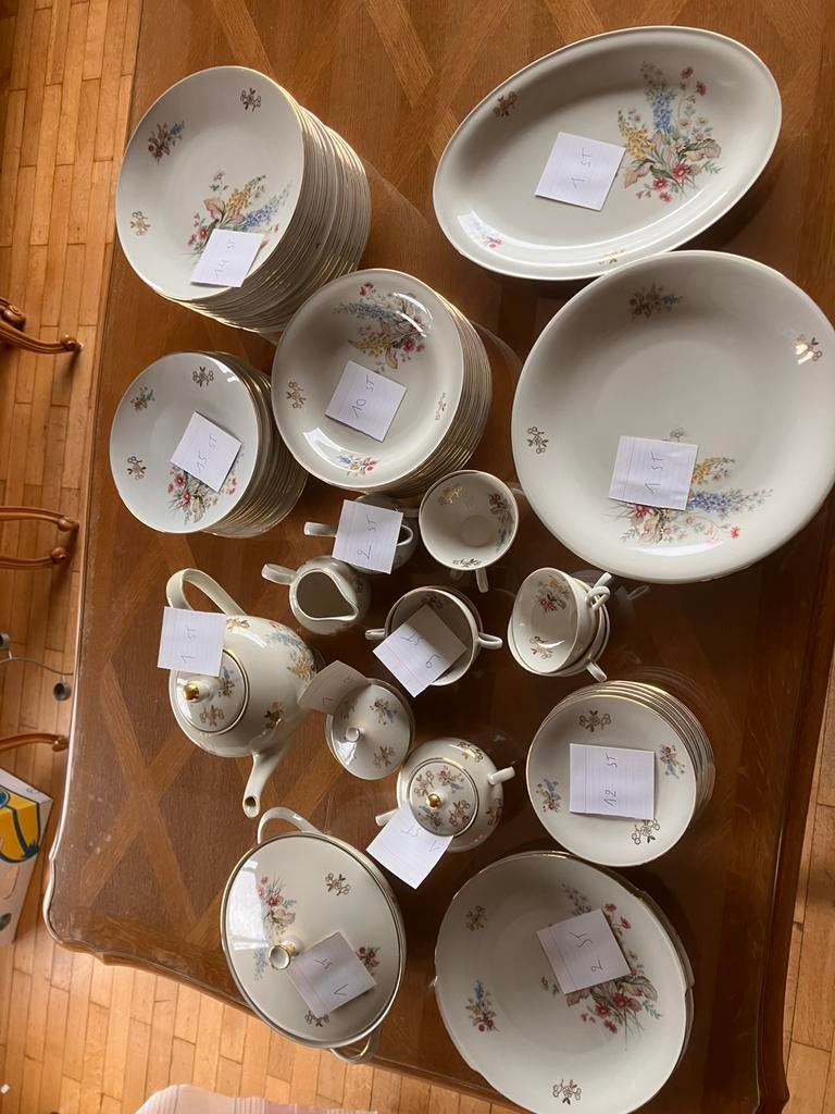 Servies van het merk Bavaria, Ophalen