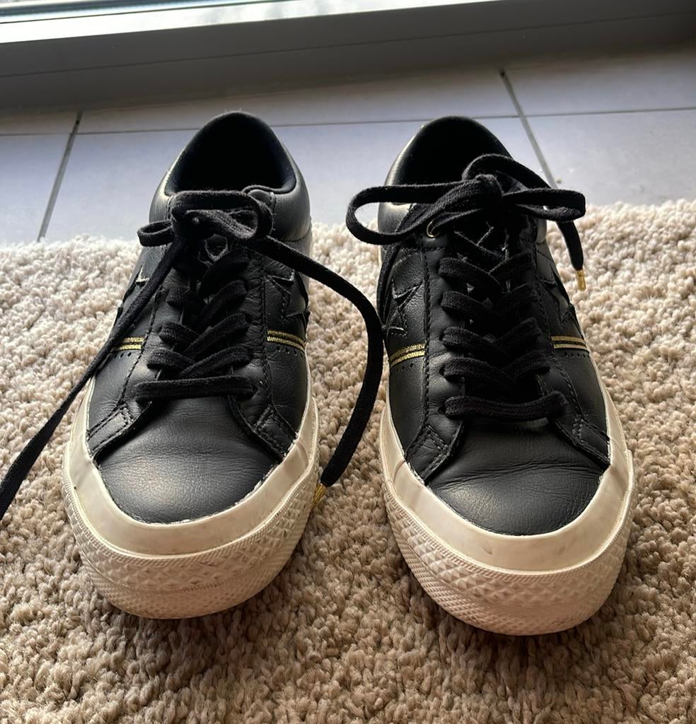 Convers sneakers zwart met goud, nieuw, Kleding | Dames, Zwart, Ophalen of Verzenden, Zo goed als nieuw, Sneakers