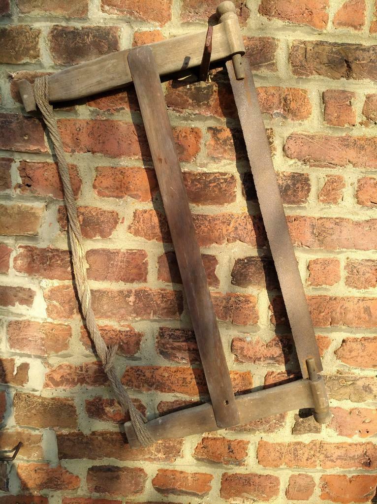 Zaag met origineel blad en touw, Antiek en Kunst, Antiek | Gereedschap en Instrumenten, Ophalen of Verzenden