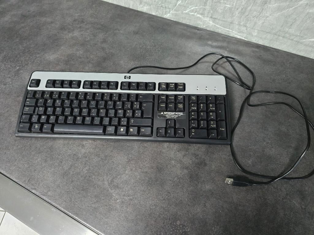 Claviers d’ordinateur à vendre USB ET PS/2, Informatique & Logiciels, Hp, Azerty, Comme neuf, Enlèvement