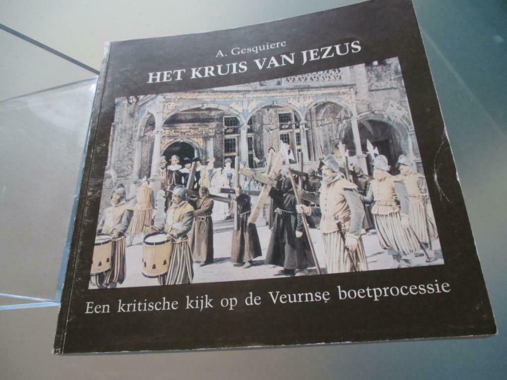 Het kruis van Jezus – A. Gesquiere Veurnse boetprocessie, Ophalen of Verzenden, A. Gesquiere, 20e eeuw of later, Gelezen