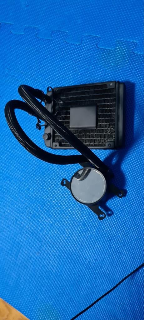Refroidisseur de liquide NZXT pour pièces, Enlèvement, Utilisé, Refroidisseur ordinateur à eau
