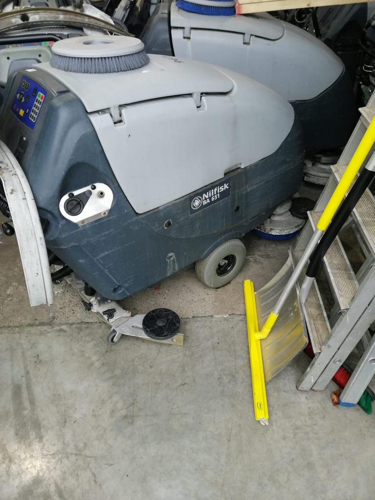 Nettoyeur Nilfisk  servi 5 fois comme neuf, Bricolage & Construction, Enlèvement, Comme neuf, Autres types