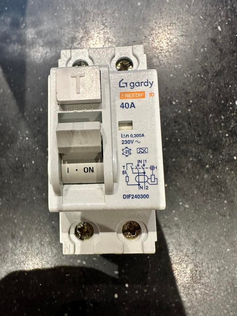 Verliesstroomschakelaar 40A / Gardy / DIF 240300, Doe-het-zelf en Bouw, Ophalen, Gebruikt