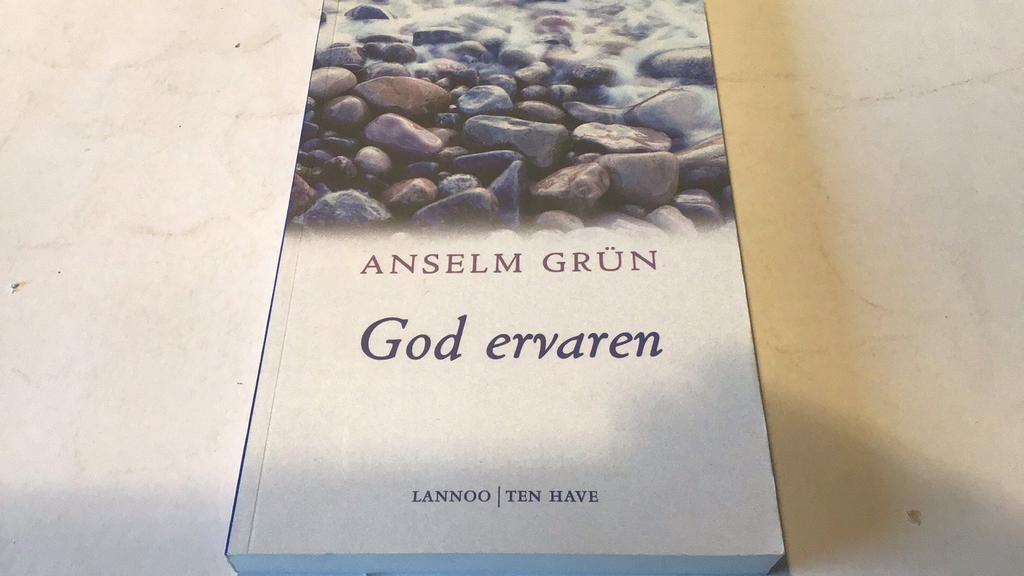 Anselm Grün - God ervaren(;), Boeken, Ophalen of Verzenden, Zo goed als nieuw, Anselm Grün