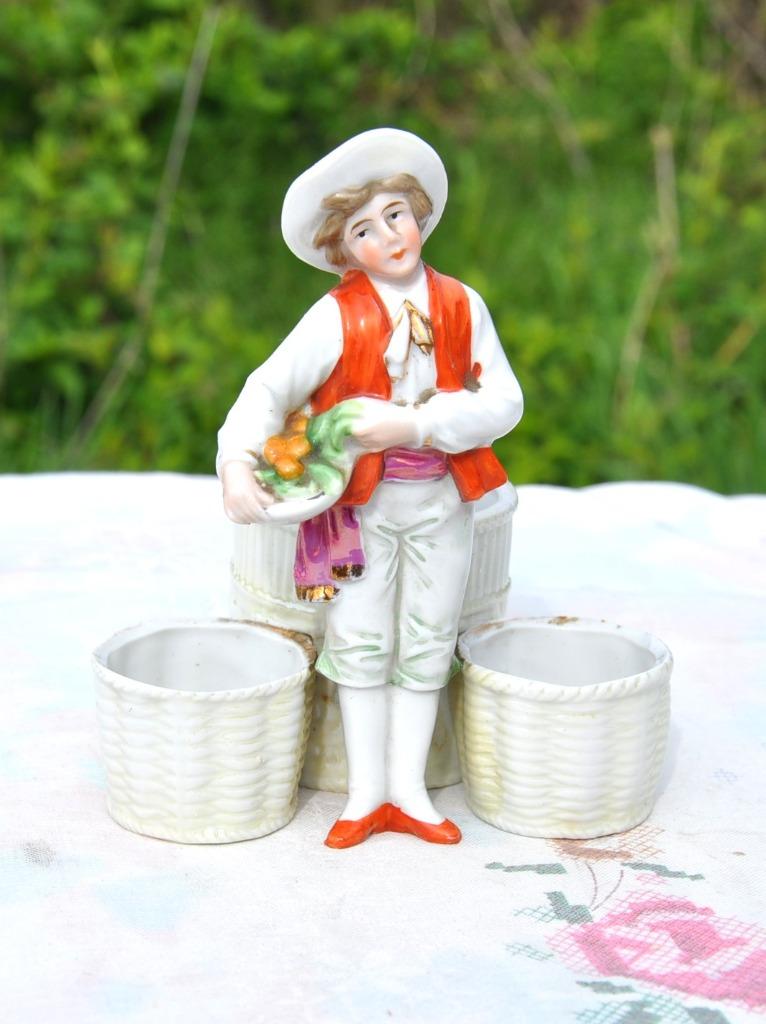 saleron avec moutardier personnage porcelaine, Antiquités & Art, Enlèvement ou Envoi