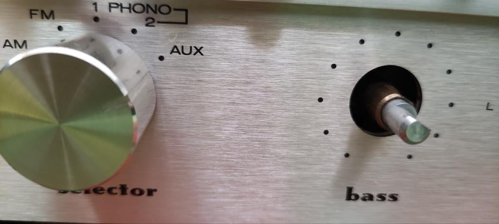 Marantz zocht knoppen met dubbele knop voor lage tonen midde