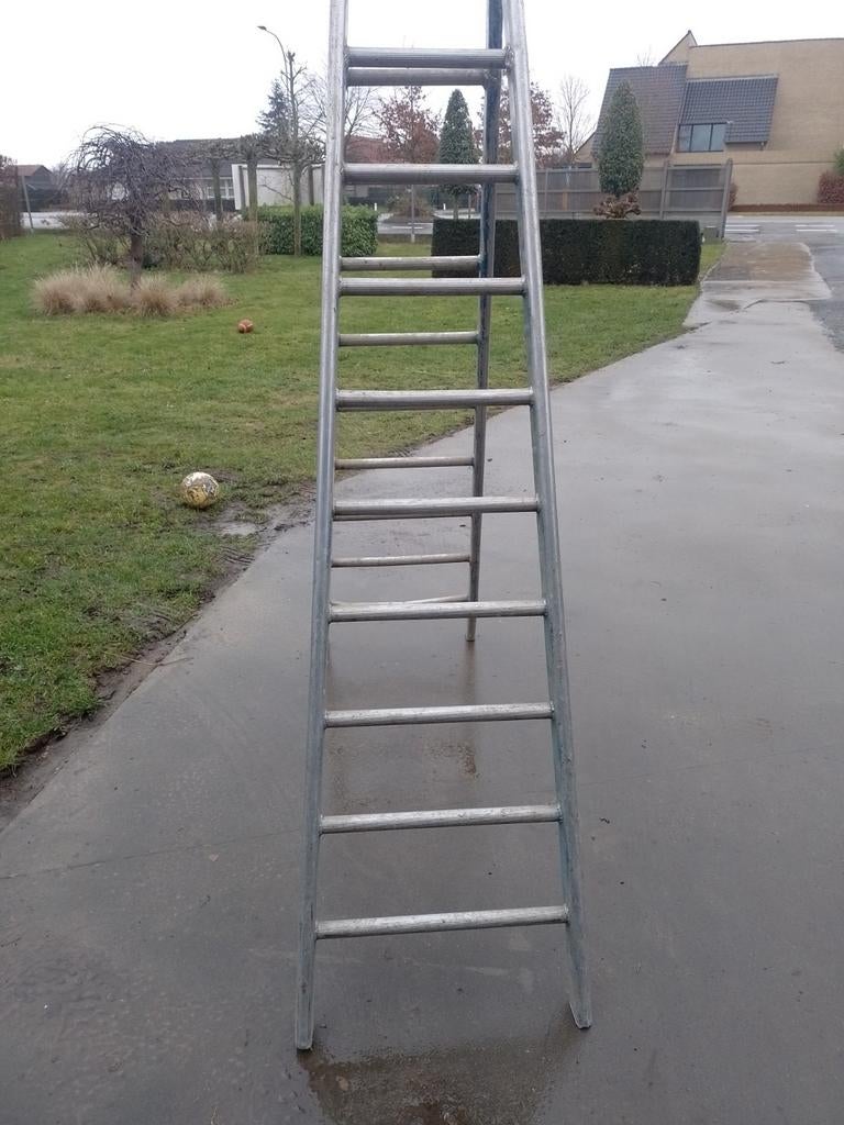 Robuuste aluminium ladder , 10 treden, Doe-het-zelf en Bouw, Ladders en Trappen, Ophalen, Ladder