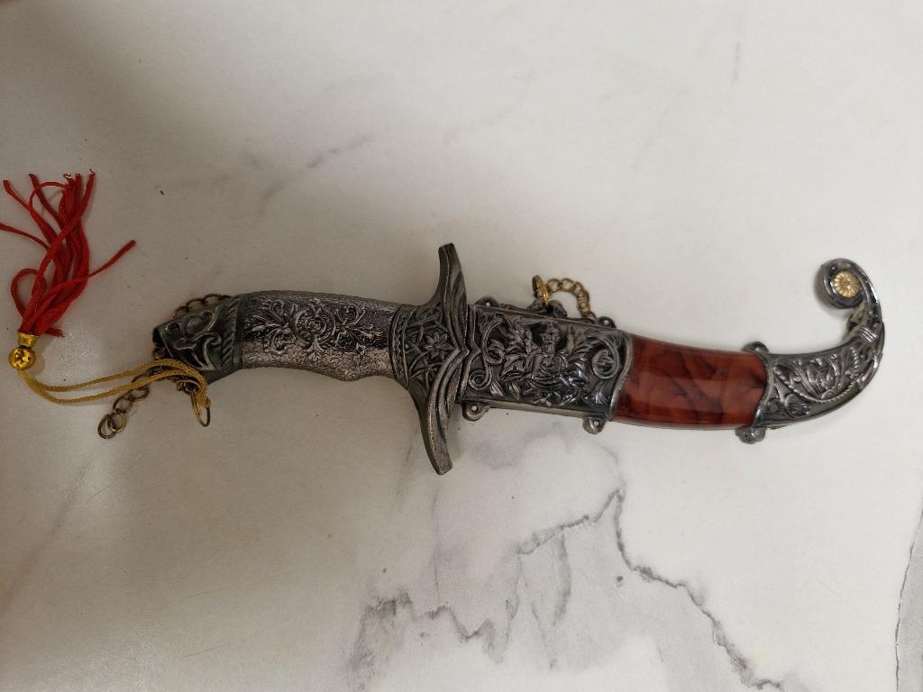 Une dague arabe, Enlèvement, Autres, Couteau ou Poignard