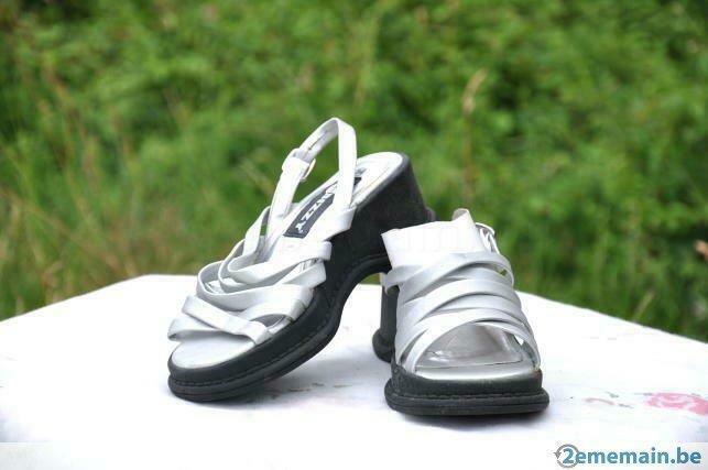sandalette semelle compensée argentée  pt 34, Enlèvement ou Envoi, Utilisé, Autres types
