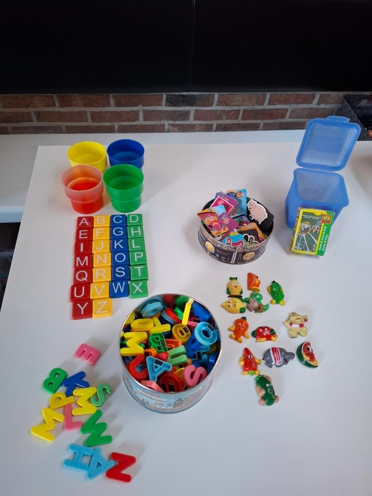 Allerhande leuke magneten en krijtjes voor schoolbord, Diversen, Ophalen