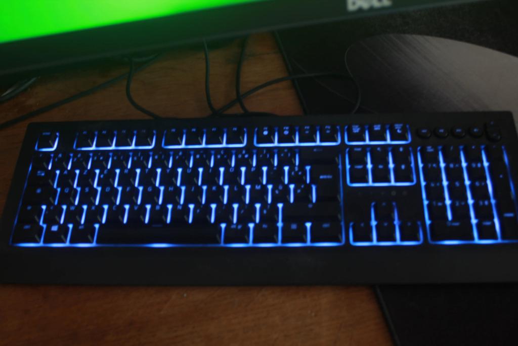 Clavier Gaming Razer Cynosa V2, Enlèvement ou Envoi, Azerty, Touches multimédia, Filaire