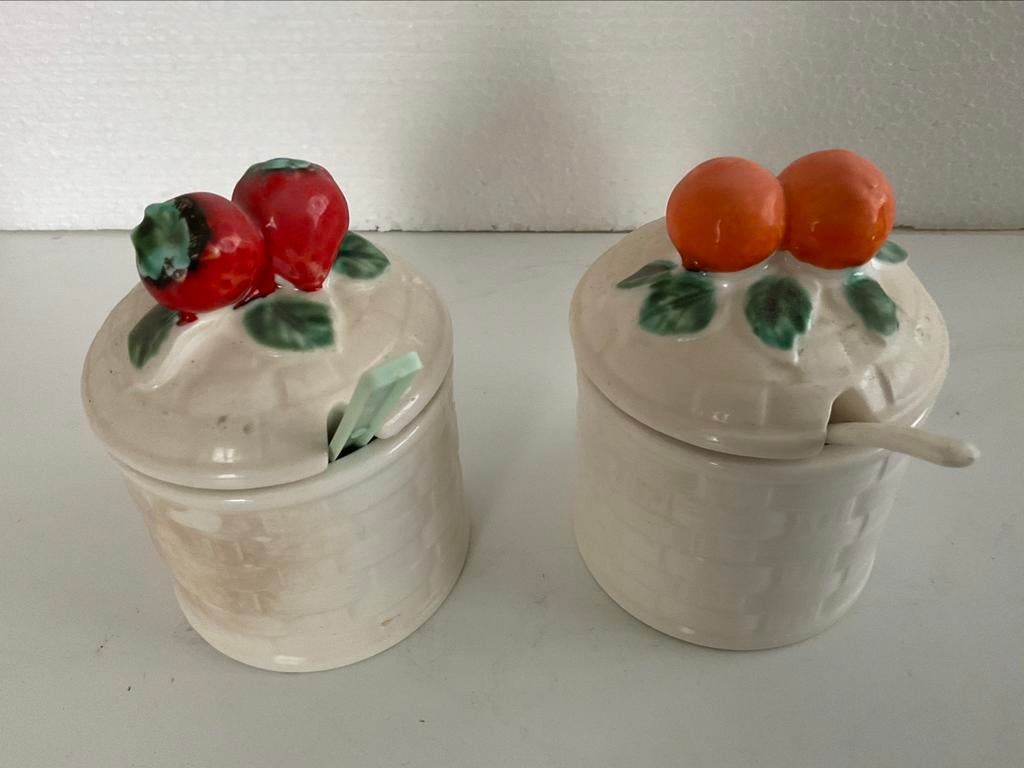 2 pots à confiture avec couvercles, Maison & Meubles, Cuisine | Vaisselle, Enlèvement ou Envoi, Comme neuf