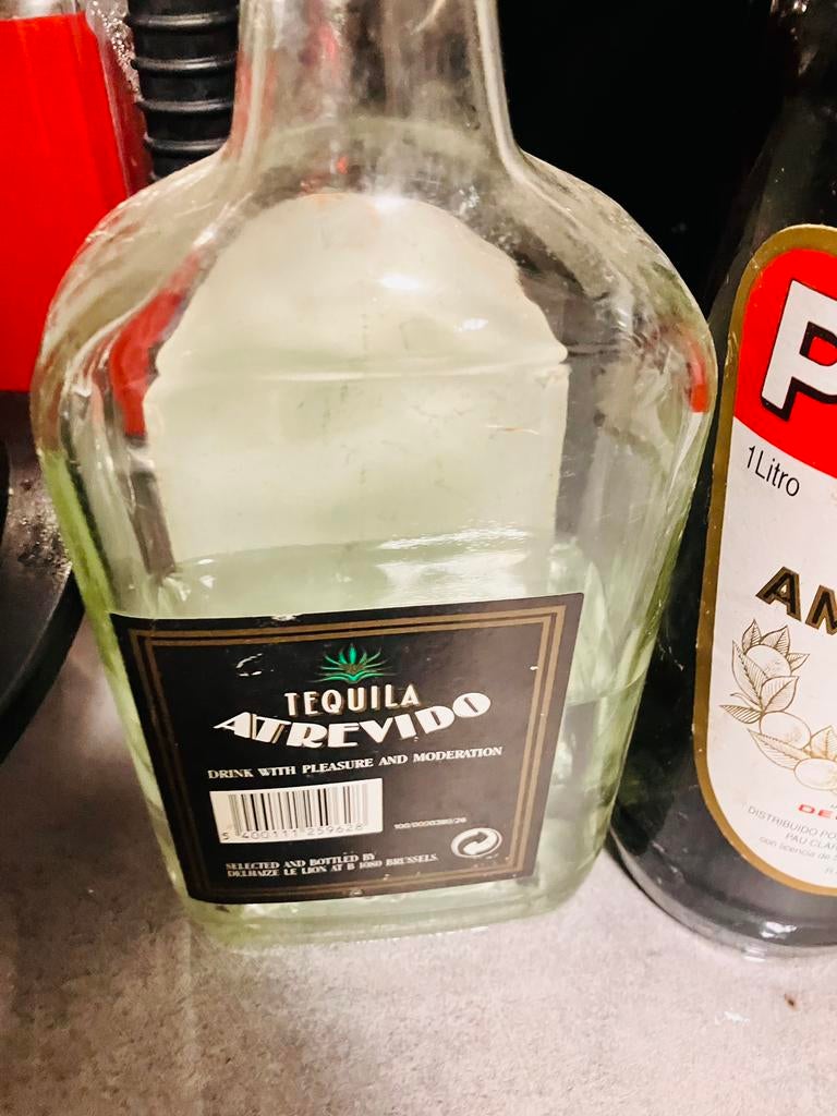 Fles tequilla en fles graanjenever, Ophalen, Zo goed als nieuw