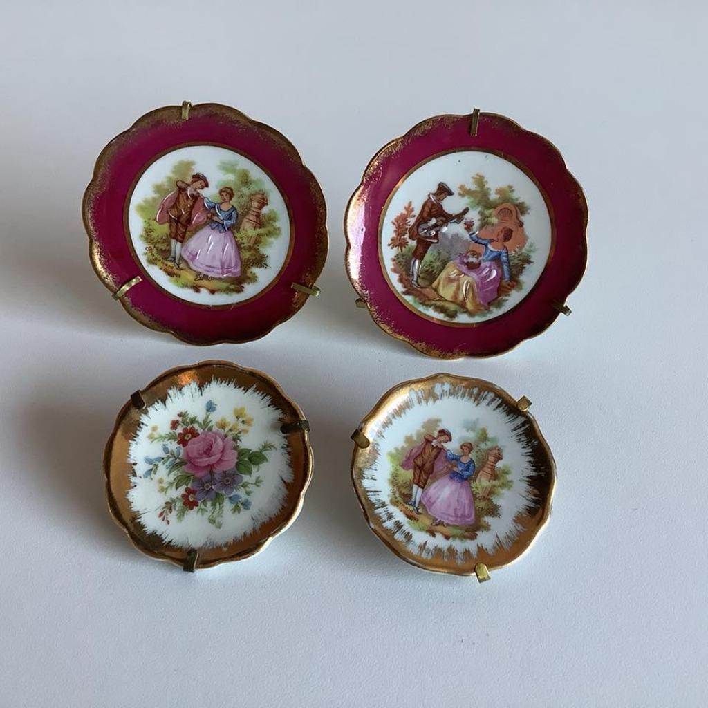 4 petites assiettes Limoges sur support, Antiquités & Art, Enlèvement ou Envoi