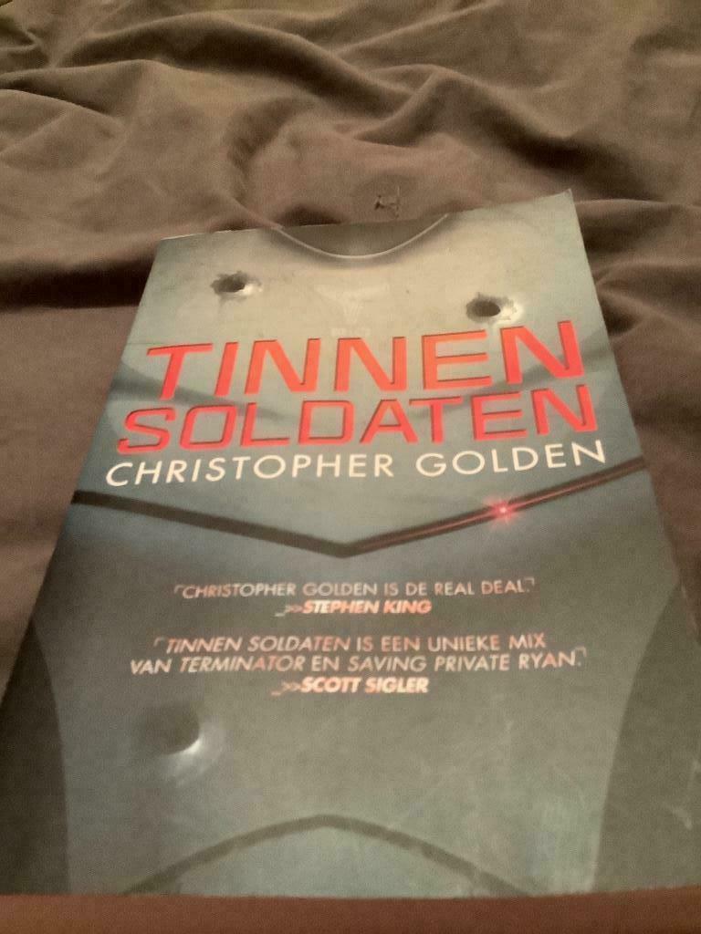 Tinnen soldaten - Christopher Golden, Ophalen of Verzenden, Gelezen