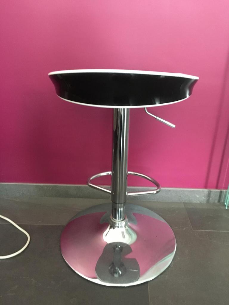 4 Tabourets de bar, Métal, 4 tabourets, Avec repose-pieds, Utilisé