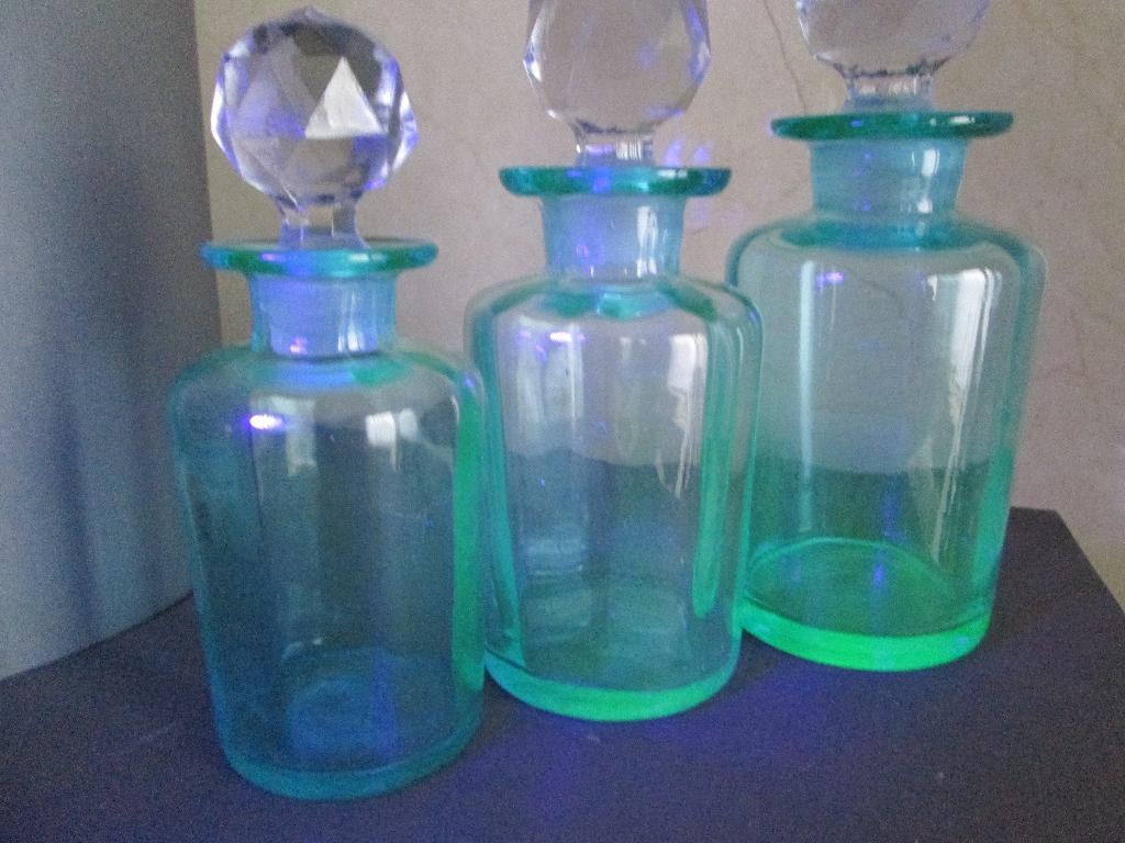 Vintage , 3 uranium blauwe flesjes van toiletstel 18,16,14, Antiek en Kunst, Ophalen of Verzenden
